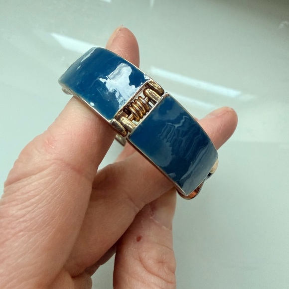 80’s Vintage Anne Klein Navy Blue Enamel & Gold Tone Hinge Cuff Bangle - Picture 3 of 7